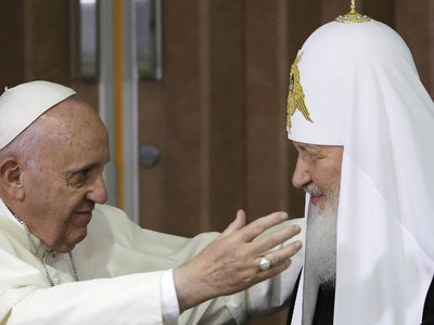 Папа римский подарил патриарху Кириллу частицу мощей Франциска Ассизского