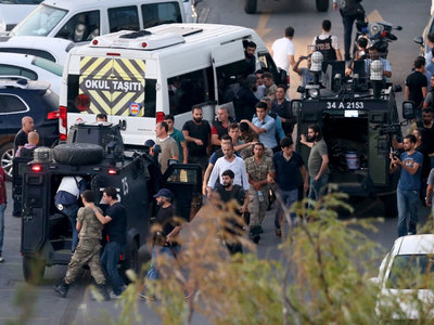 В Турции освободили трех военачальников, захваченных мятежниками