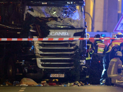 Задержан водитель грузовика, въехавшего в толпу на ярмарке в Берлине