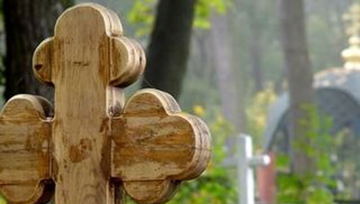 Сбиты кресты и памятники: на удмуртском кладбище осквернили 40 могил