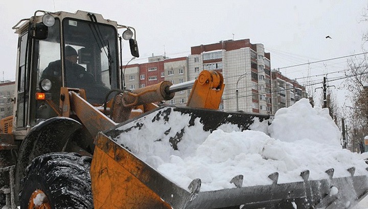 19 декабря сколько было снега. Вывоз снега на газели. Вывоз снега на ЗИЛ. Снег Новосибирск подметальные. Каток Новосибирск на Ленина уборка снега.