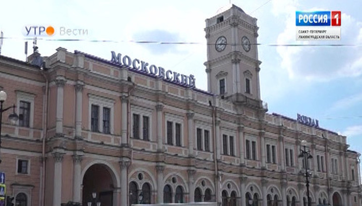 Московский вокзал ст. Начальник Московского вокзала СПБ. Ленинградский вокзал Москва. Московский вокзал Санкт-Петербург Гермес на здании. Три вокзала в Питере Тал.