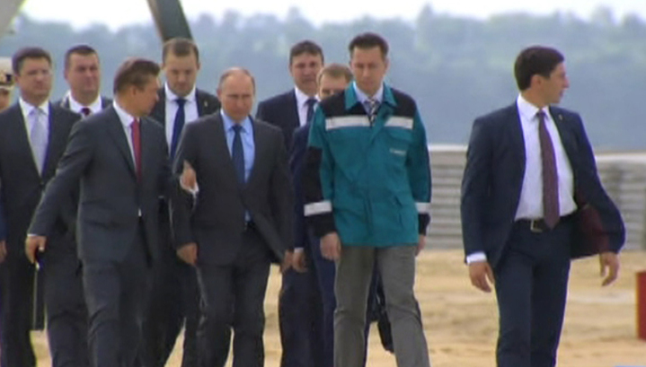 Картинки по запросу Путин на Амуре. Как президент завод заложил
