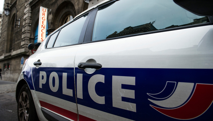 Вооруженный мужчина взял заложников во французском супермаркете