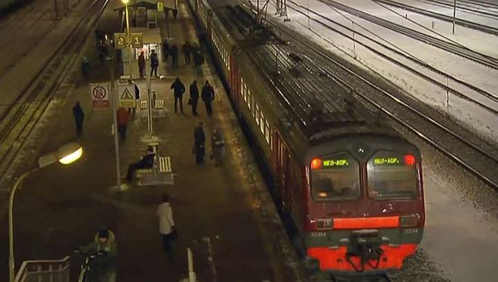 Электричка москва петушки. Электричка Москва Петушки станции. В Петушках поезд задавил. Москва-Петушки платформа.