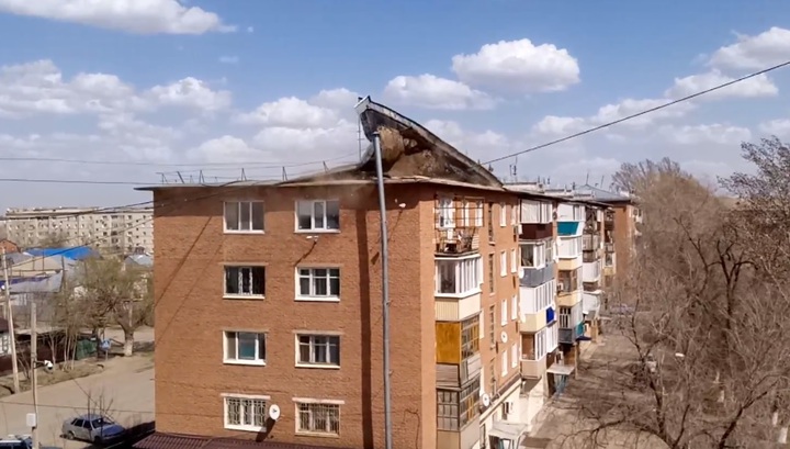 Жители России и Казахстана сняли на видео разгул стихии во время сильного урагана