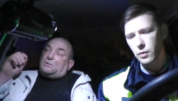 Пьяный житель Коломны протаранил полицейский УАЗ, уходя от погони