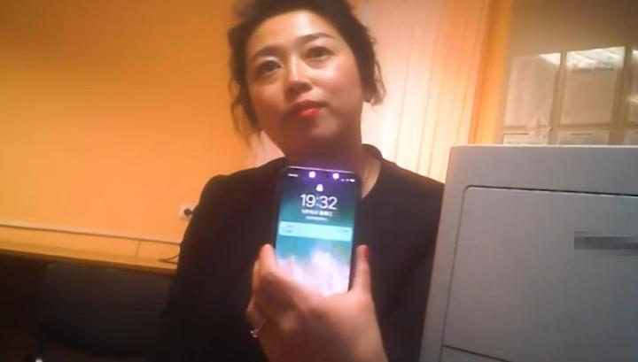 Китаянка предложила сотрудникам ФСБ два iPhone X за освобождение 26 соотечественников