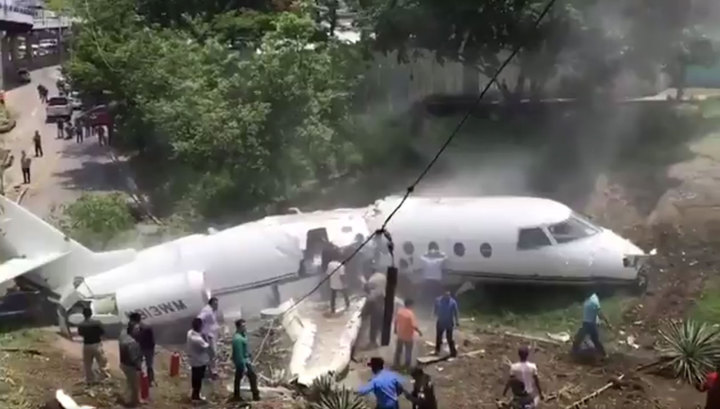 В аэропорту Тегусигальпы самолет разломился пополам