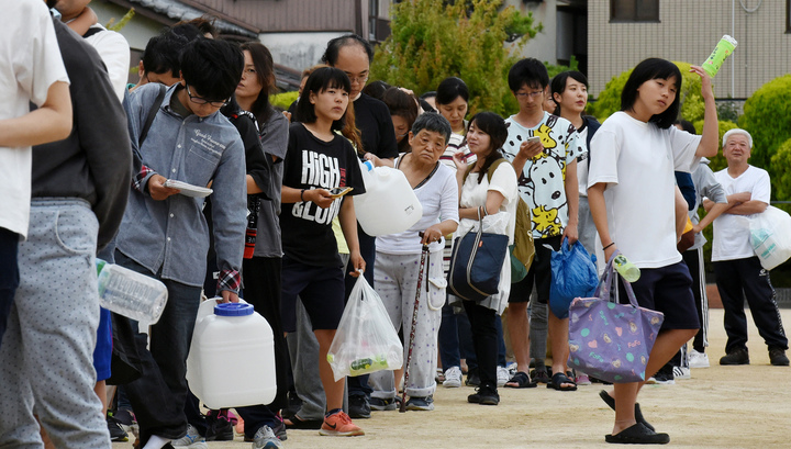 Япония угрожает. Землетрясение в Осаке. Япония порядок. Ниигата после землетрясения. Подготовка школьников в Японии к землетрясениям.