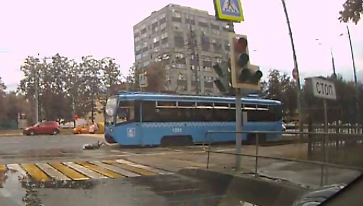 porno-chastnoe-snyal-devku-za-dengi-v-tramvae-filmi