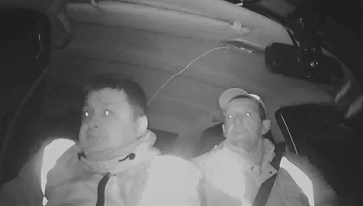 Пьяные подростки попытались сбежать от полицейских на угнанном автомобиле и попали в аварию