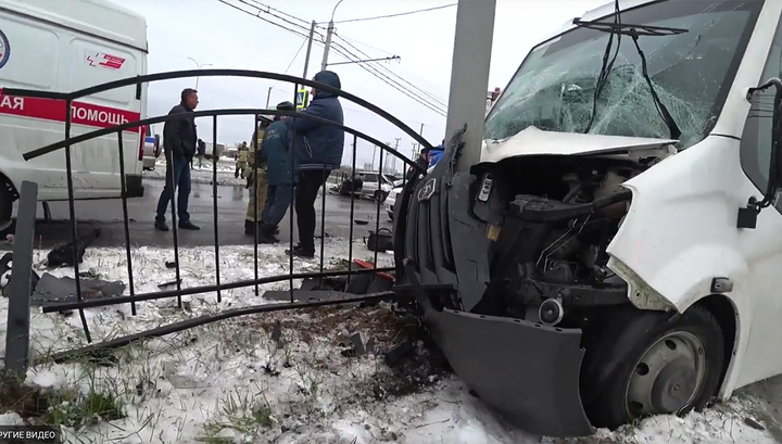 В Калуге произошло ДТП с восемью пострадавшими: столкнулись маршрутка и легковой автомобиль