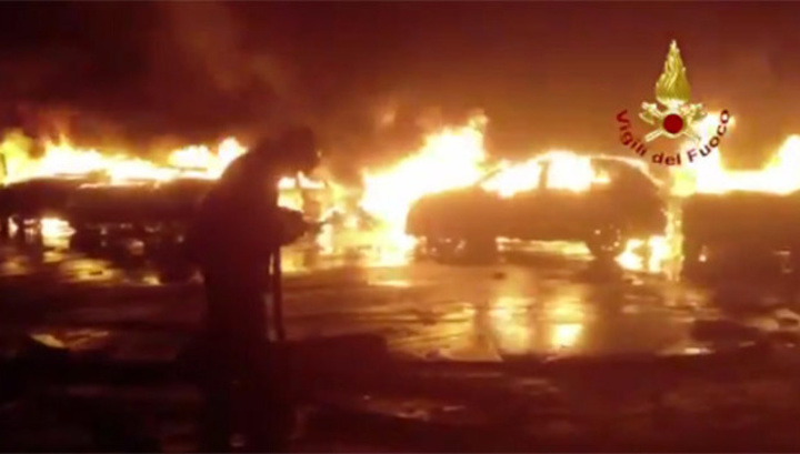Италия: пожар, уничтоживший сотни Maserati, потушили спустя сутки