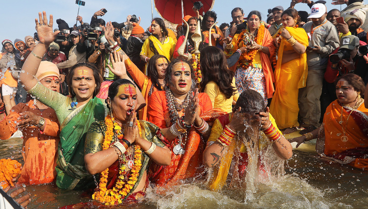 130 миллионов паломников, 100 тысяч туалетов: в Индии начался крупнейший праздник в мире