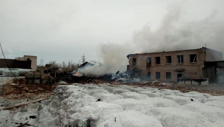 Начало пожара на химзаводе в Кингисеппе попало на видео