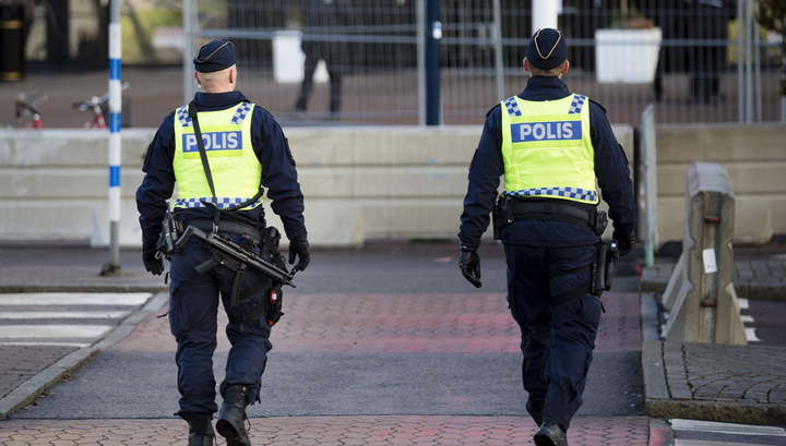 В Швеции разыскивают мужчину, пристающего к женщинам в центре Уппсала в маске