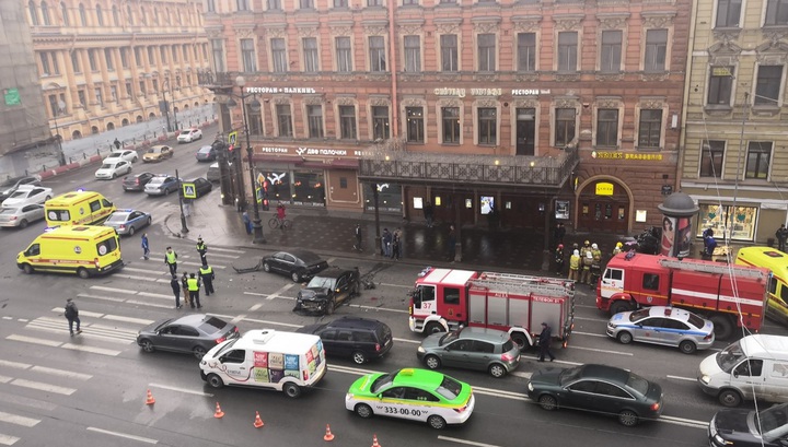 Видео как мужикам в лоп атлитают кувалды секс фильм елизаветы