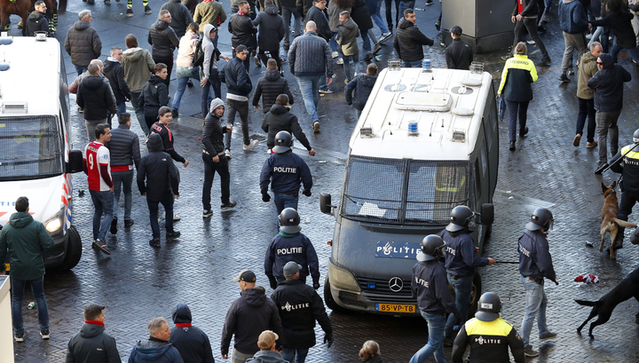 Болельщики "Ювентуса" устроили беспорядки в Амстердаме перед матчем Лиги чемпионов