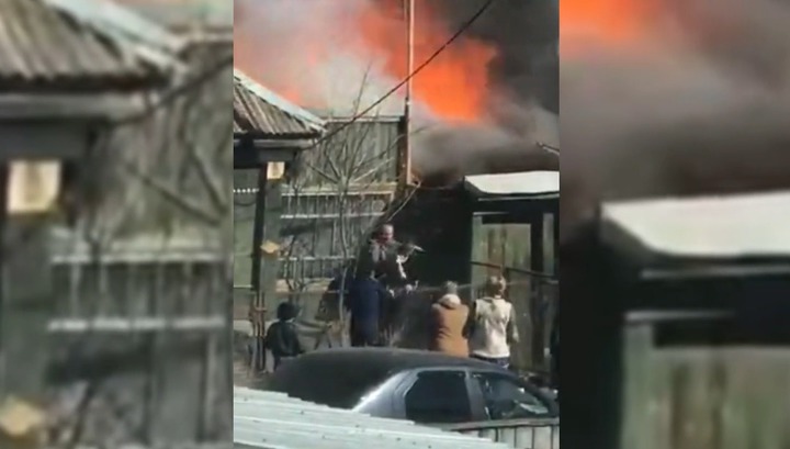 Спасение детей из горящего дома в Чебаркуле сняли на видео