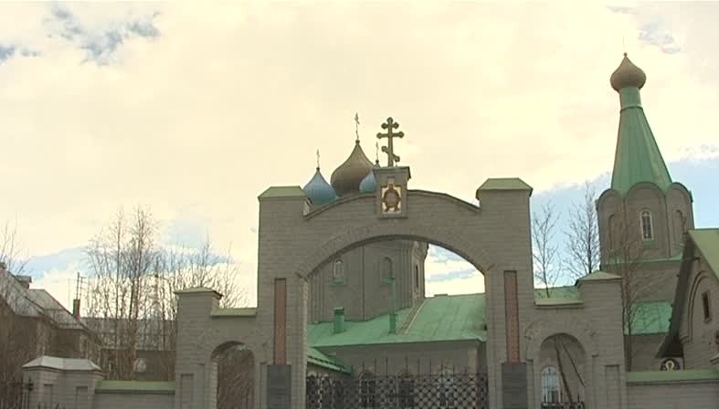 Во всех храмах Мурманской области молятся за погибших в Шереметьеве