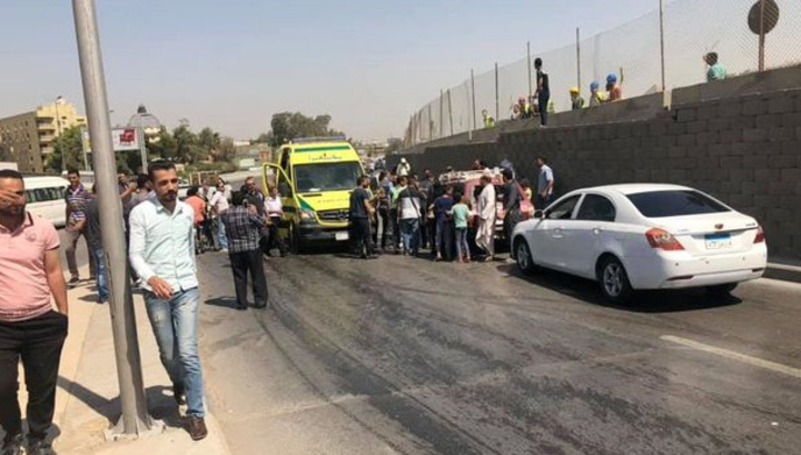 Каир: рядом с туристическим автобусом взорвалась бомба