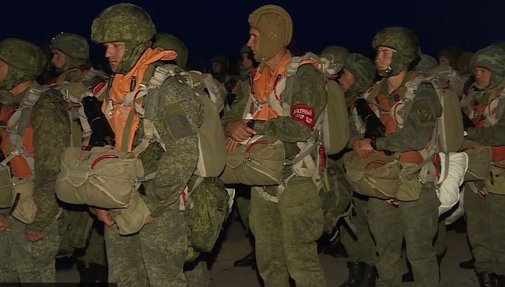 В рамках учений более тысячи ивановских бойцов десантировались в восточной части Крыма