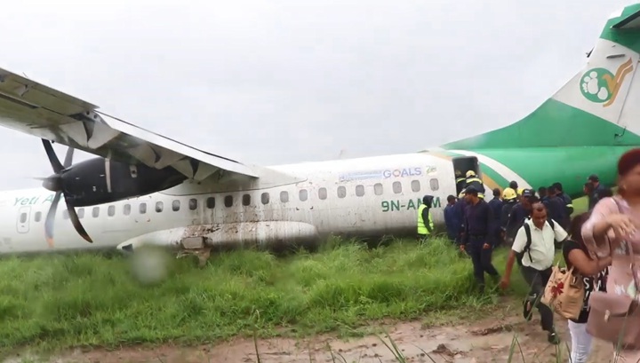 Пассажирский авиалайнер компании Yeti Airlines выкатился с ВПП в Катманду