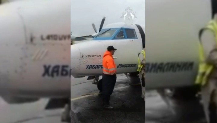Самолет вернулся в аэропорт Хабаровска из-за неисправности двигателя