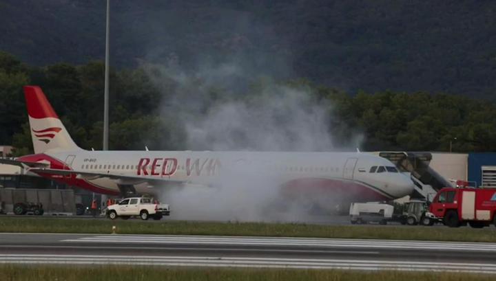 Самолет Red Wings загорелся перед вылетом из Черногории