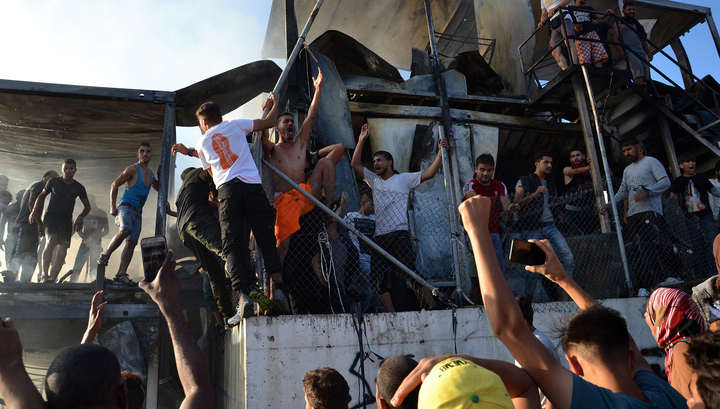 На греческом острове Лесбос взбунтовались мигранты