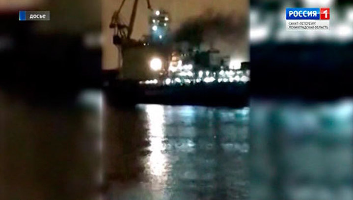 Пожар на ледоколе. Пожар на ледоколе. Пожар на ледоколе. Ледокол ленин. Адмиралтейские верфи пожар на ледоколе.