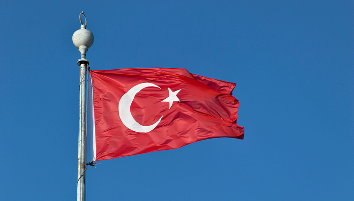 Два турецких журналиста получили ранения при обстреле