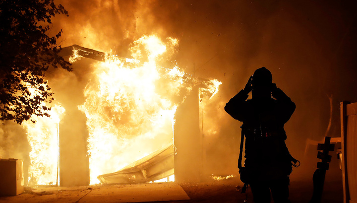 Трамп назвал причину пожаров в Калифорнии