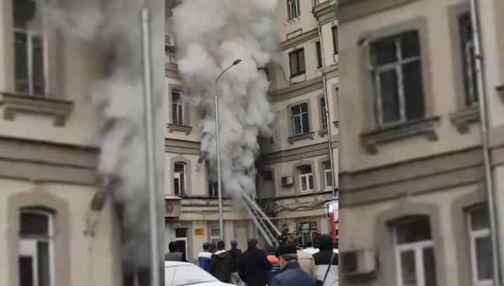 Из горящего дома в центре Москвы спасли 23 человека