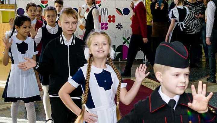 В Ейске представили коллекцию новой казачьей формы для школьников