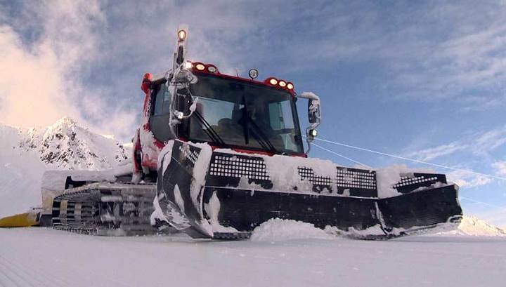 Из-за теплой погоды в горах Сочи используют искусственный снег