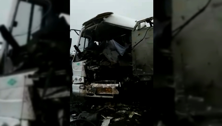 Два человека погибли в столкновении автобусов с грузовиком под Ростовом