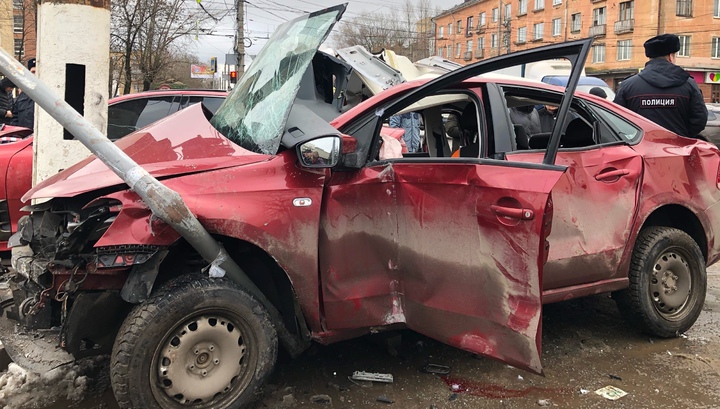 Страшное столкновение двух машин в Твери попало на видео