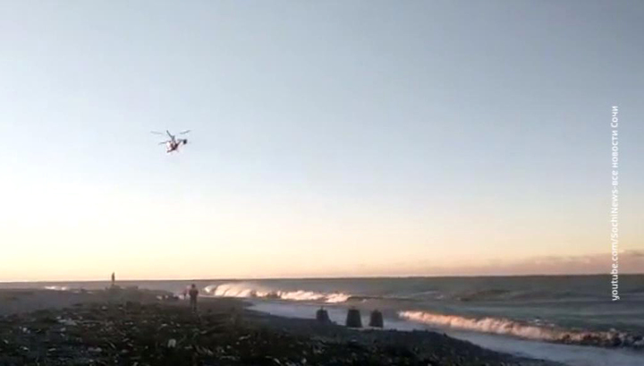 Унесенных в Черное море подростков ищут вертолет, катер и квадрокоптеры