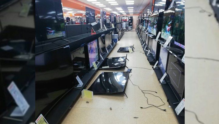 Покупатель разбил молотком 11 телевизоров на глазах сотрудников гипермаркета