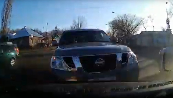 Появились кадры лобового столкновения автомобиля председателя Совета судей Амурской области