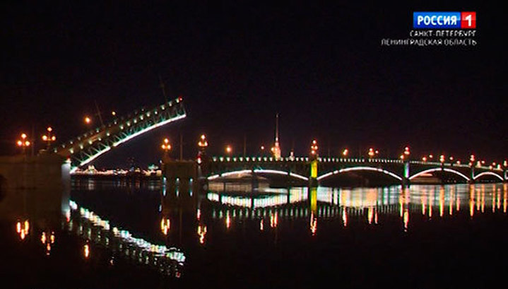 Петербургские мосты начали готовить к навигации