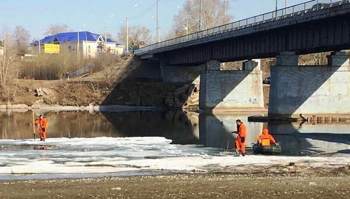 Мужчина утонул при попытке спасти провалившуюся под лед девочку в Ангарске