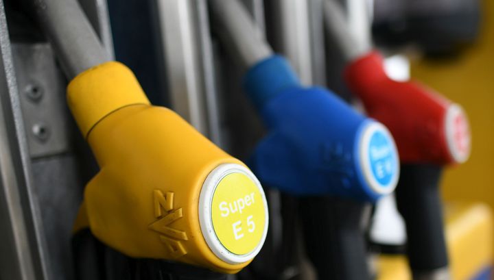  Биржевая цена бензина Аи-95 третий день подряд обновляет рекорд