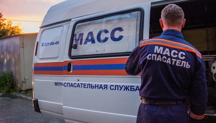 застряла но брат не стал вытаскивать порно