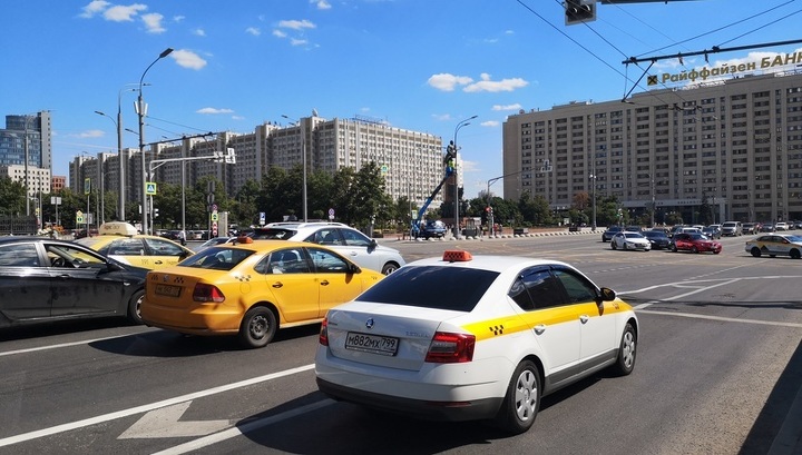 В Москве разрешат ездить на автомобиле без маски