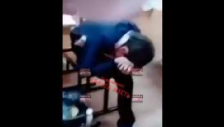 В липецком колледже избили преподавателя. Школьники избивают школьника. Учитель избивает школьника.