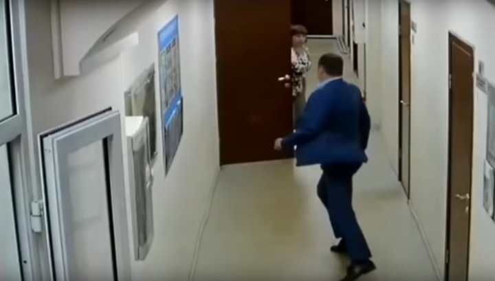 Бегство иркутского чиновника-взяточника от следователей попало на видео