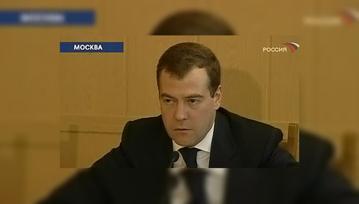 Медведев поставил на первое место выполнение программы вооружения и повышение денежного довольствия